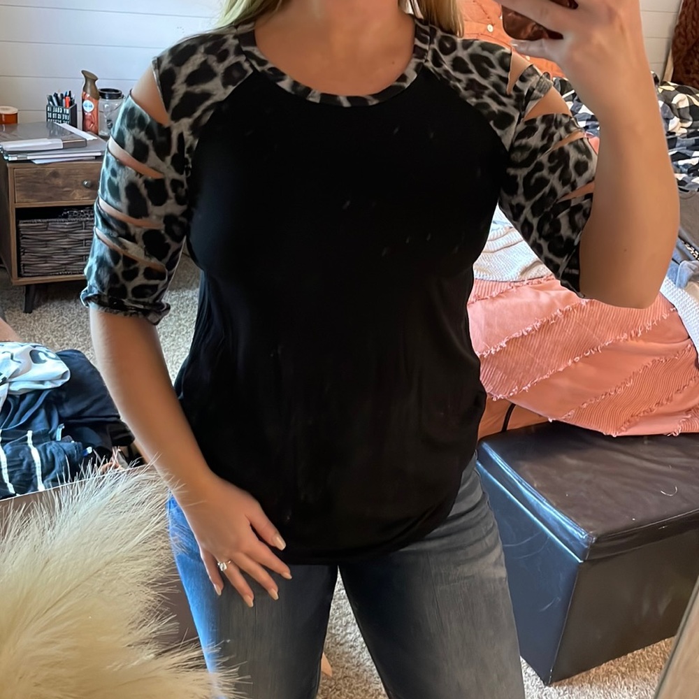 Black & leopard cut out sleeves